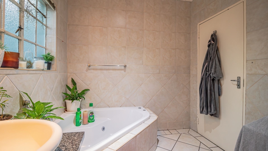 3 Bedroom Property for Sale in Albemarle Ext 2 Gauteng