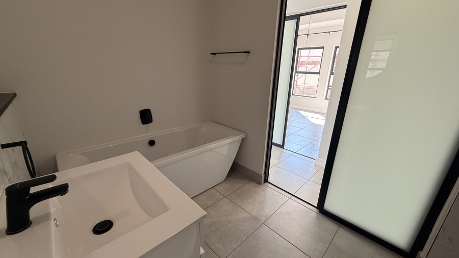 To Let 3 Bedroom Property for Rent in Waterfall Gauteng