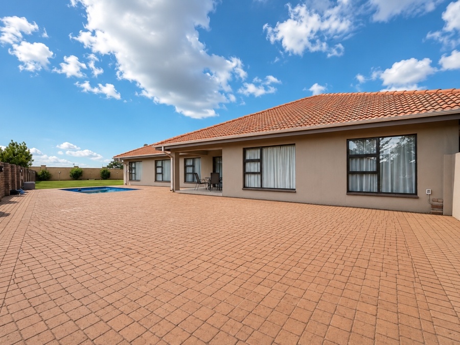 4 Bedroom Property for Sale in Three Rivers East Gauteng