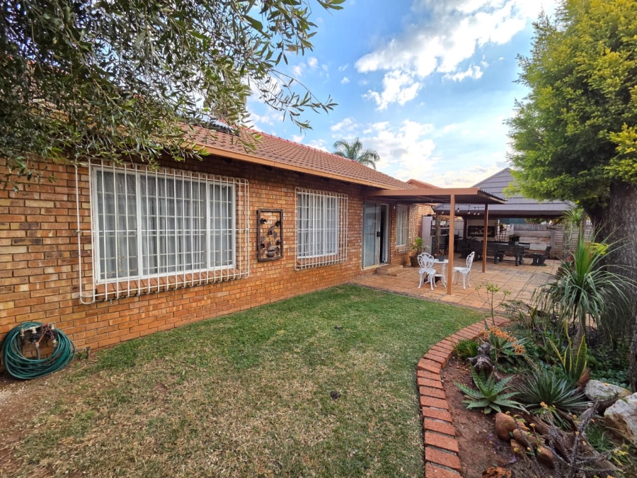 2 Bedroom Property for Sale in Doornpoort Gauteng