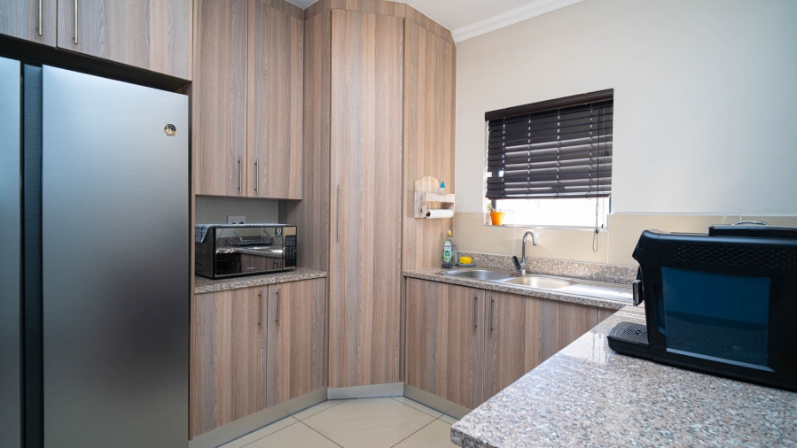 2 Bedroom Property for Sale in Crowthorne AH Gauteng