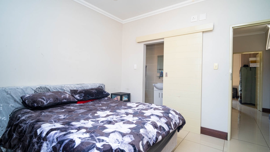 2 Bedroom Property for Sale in Crowthorne AH Gauteng
