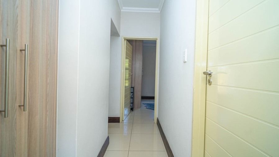 2 Bedroom Property for Sale in Crowthorne AH Gauteng