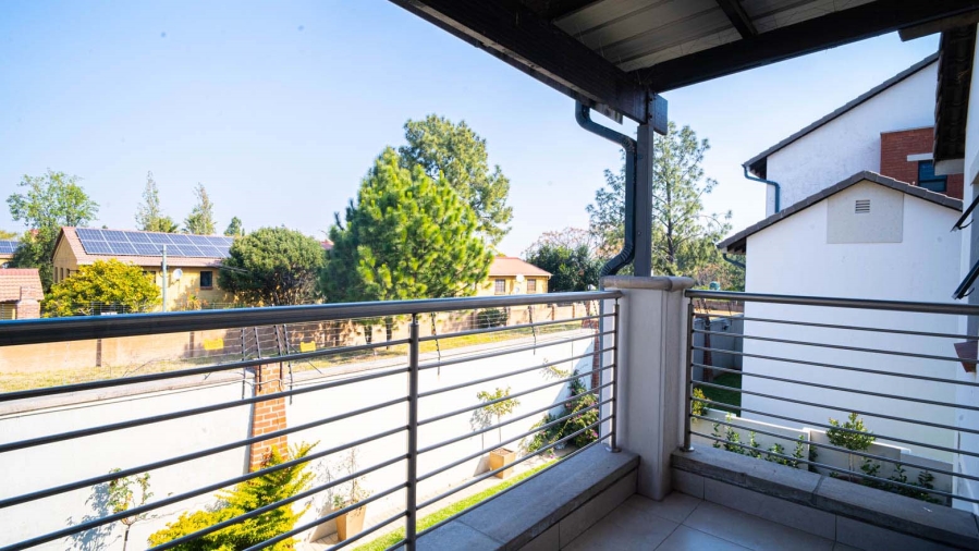 2 Bedroom Property for Sale in Crowthorne AH Gauteng