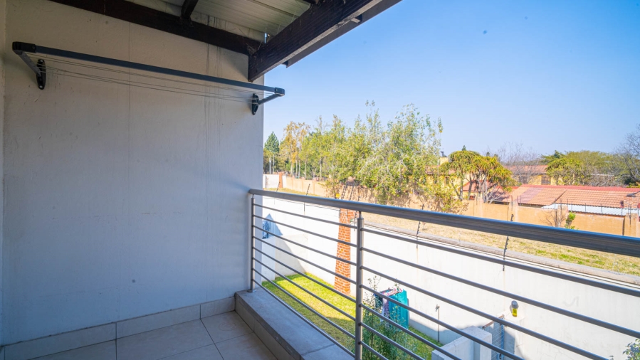 2 Bedroom Property for Sale in Crowthorne AH Gauteng