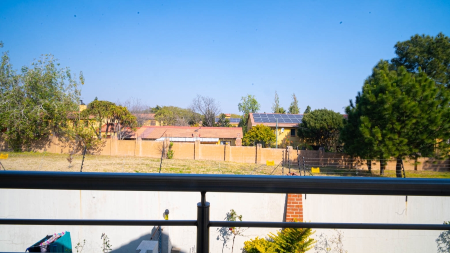 2 Bedroom Property for Sale in Crowthorne AH Gauteng