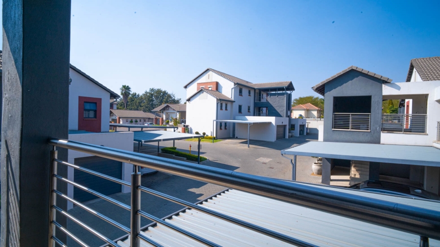 2 Bedroom Property for Sale in Crowthorne AH Gauteng