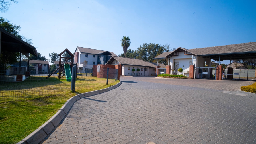 2 Bedroom Property for Sale in Crowthorne AH Gauteng