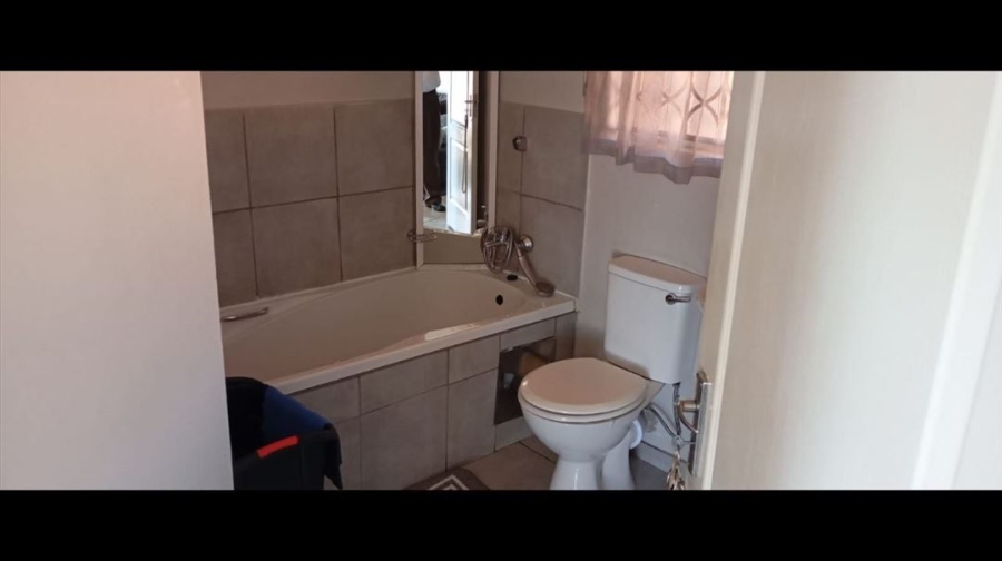 2 Bedroom Property for Sale in Crystal Park Gauteng