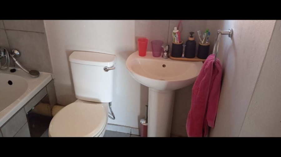 2 Bedroom Property for Sale in Crystal Park Gauteng
