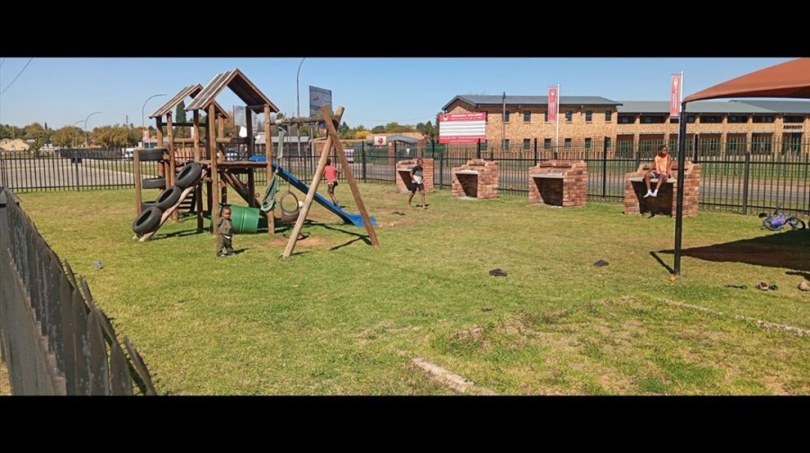 2 Bedroom Property for Sale in Crystal Park Gauteng