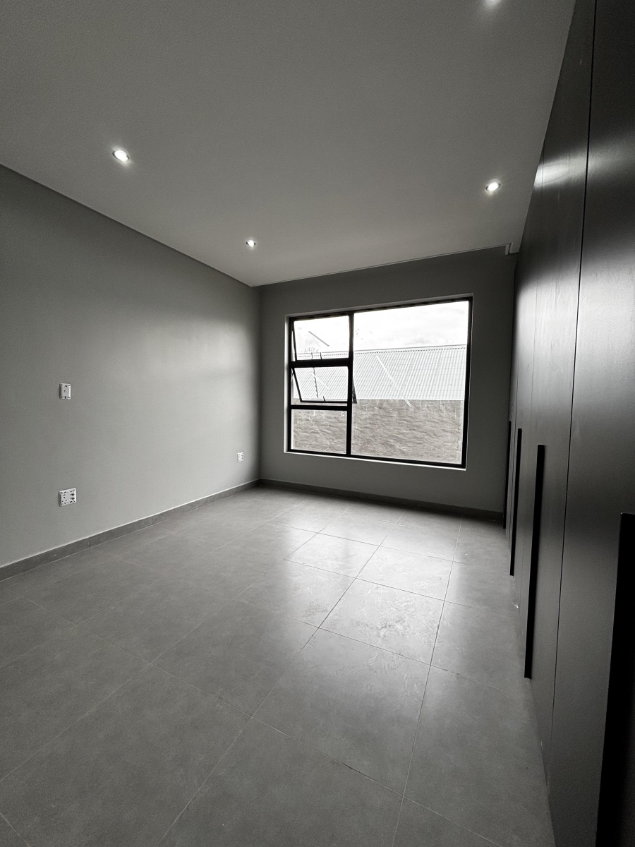 To Let 2 Bedroom Property for Rent in Waverley Gauteng