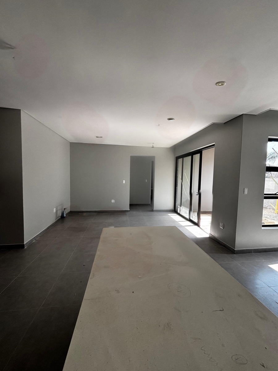 To Let 2 Bedroom Property for Rent in Waverley Gauteng