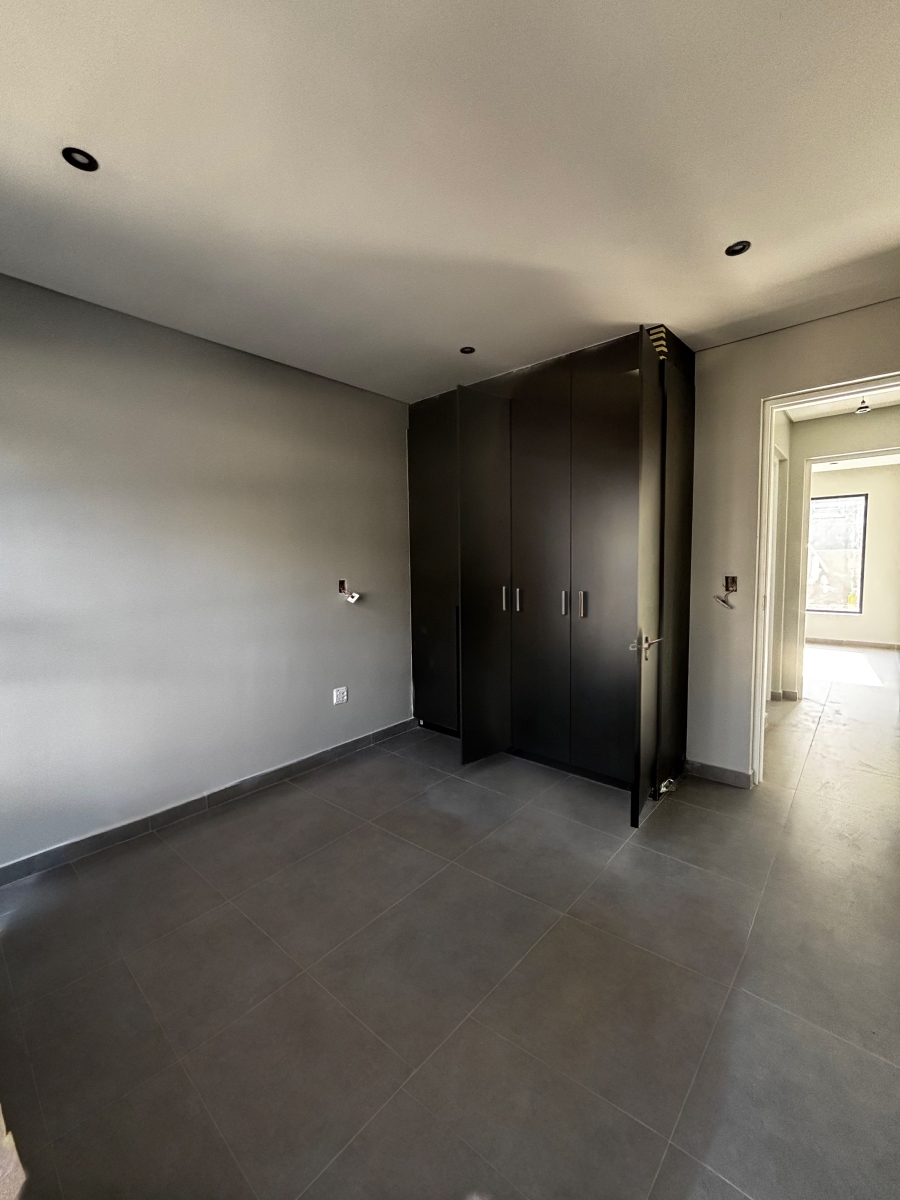 To Let 2 Bedroom Property for Rent in Waverley Gauteng