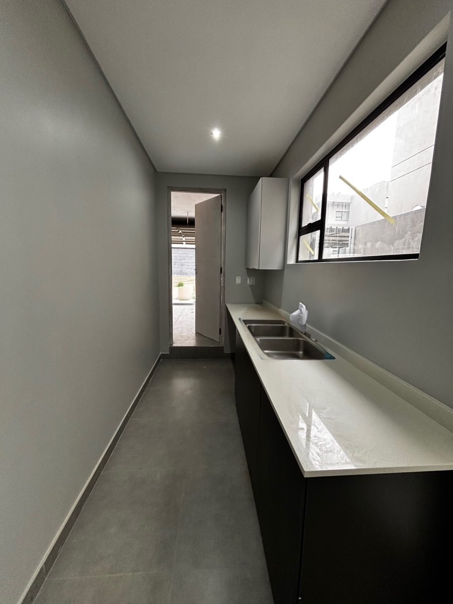 To Let 2 Bedroom Property for Rent in Waverley Gauteng