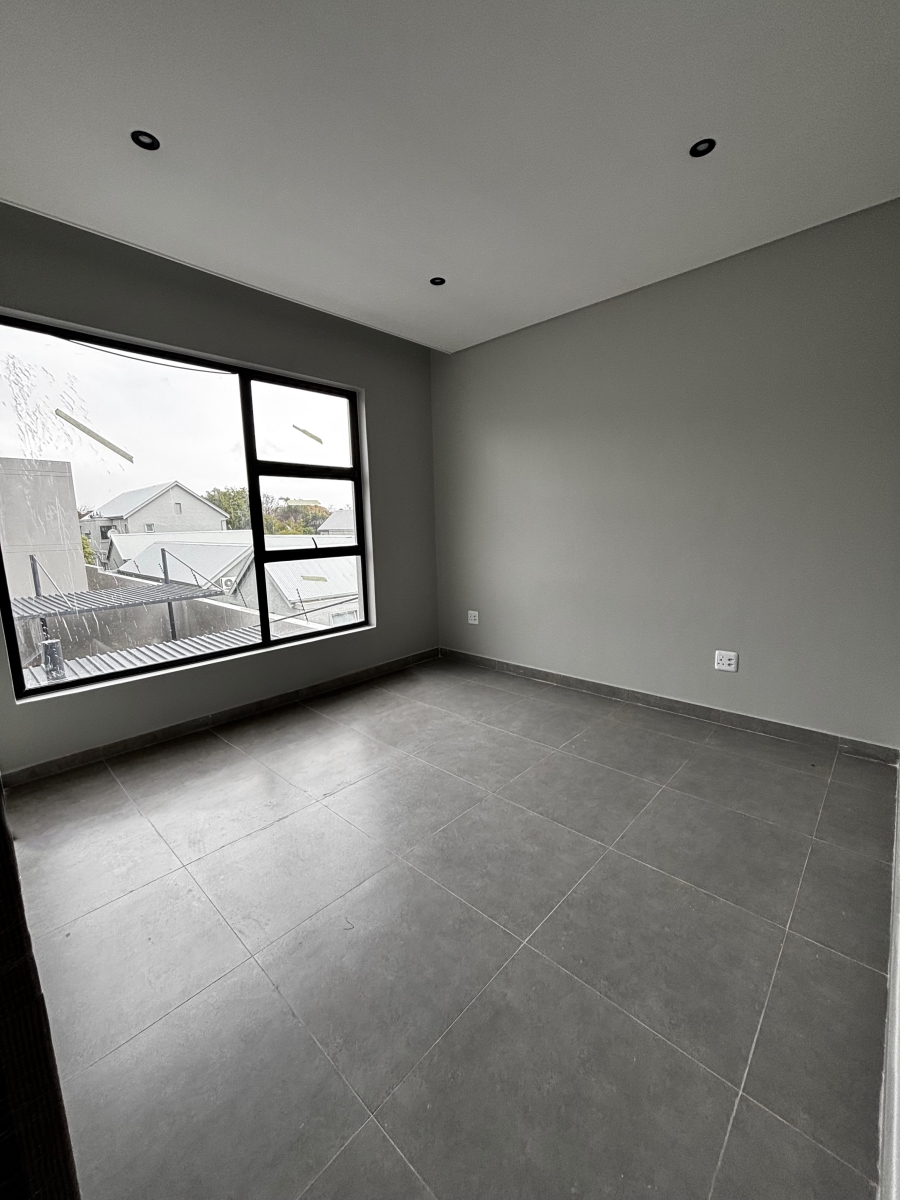 To Let 2 Bedroom Property for Rent in Waverley Gauteng