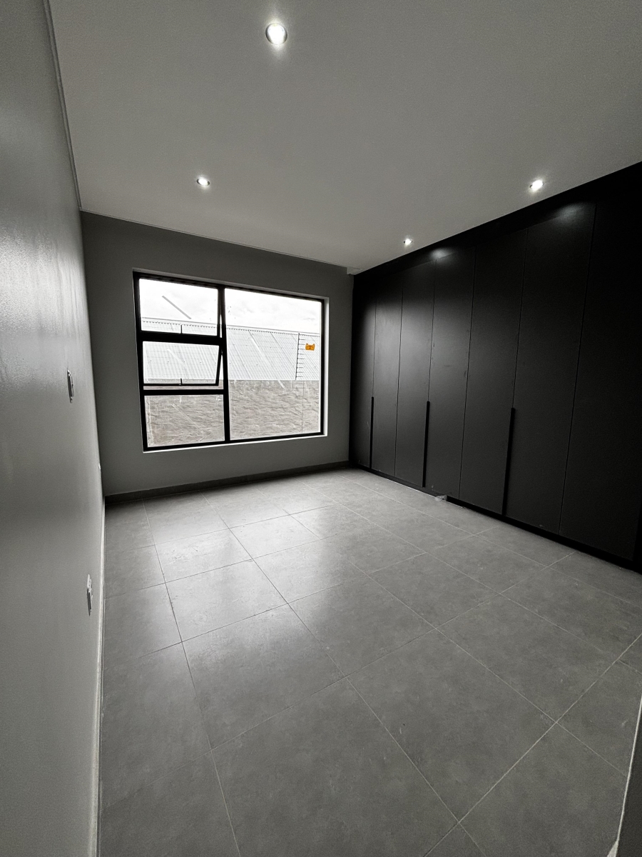 To Let 2 Bedroom Property for Rent in Waverley Gauteng