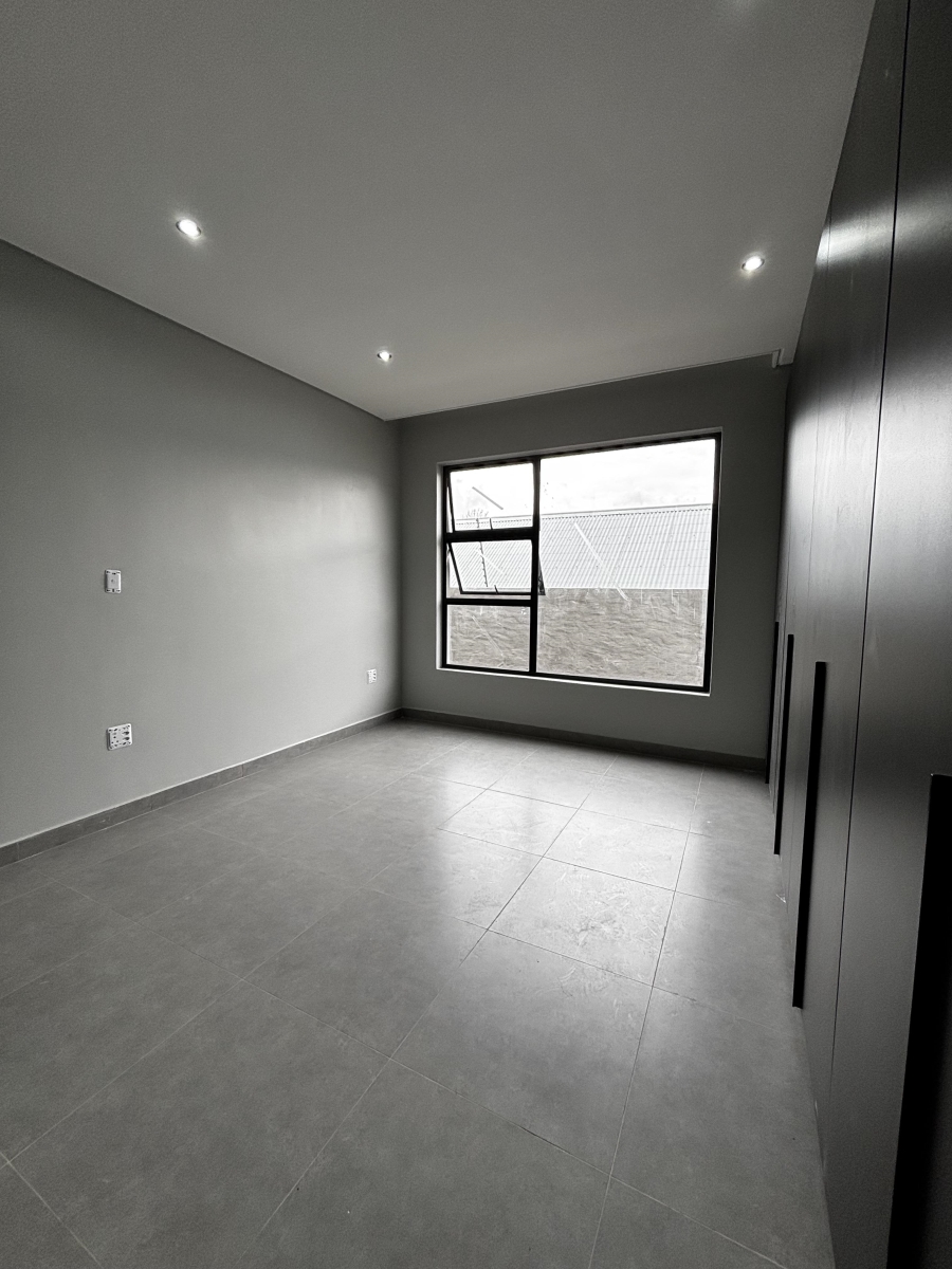 To Let 2 Bedroom Property for Rent in Waverley Gauteng