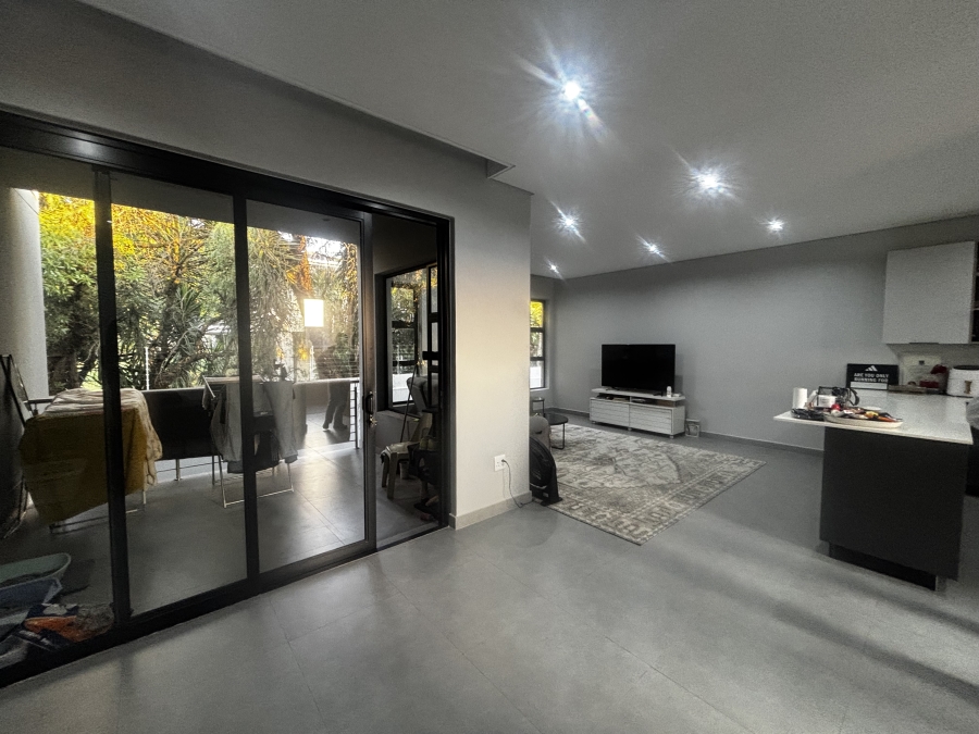 To Let 2 Bedroom Property for Rent in Waverley Gauteng