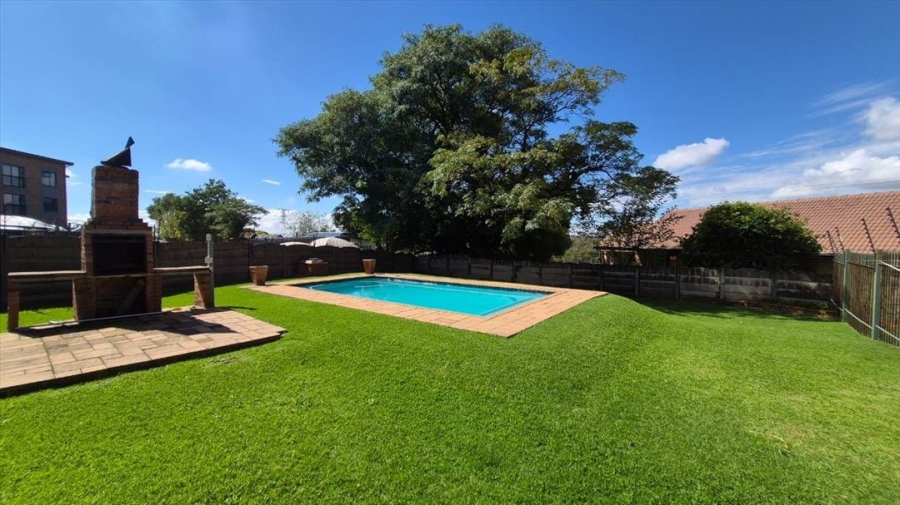 3 Bedroom Property for Sale in Birchleigh Gauteng