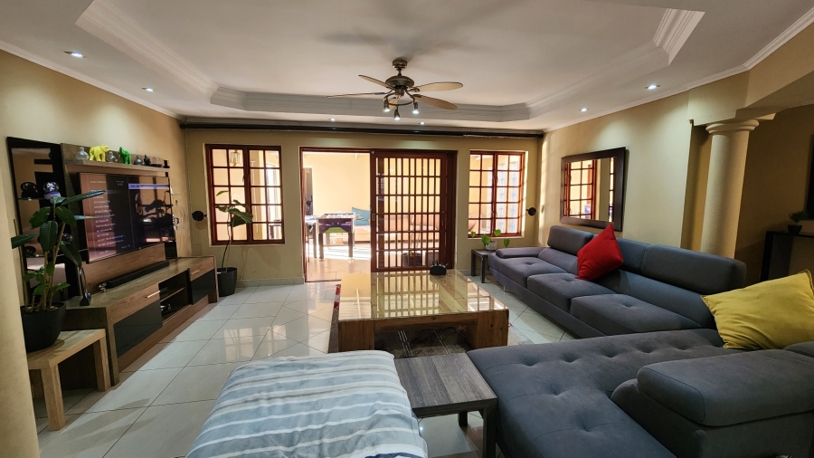 To Let 5 Bedroom Property for Rent in Greenstone Hill Gauteng