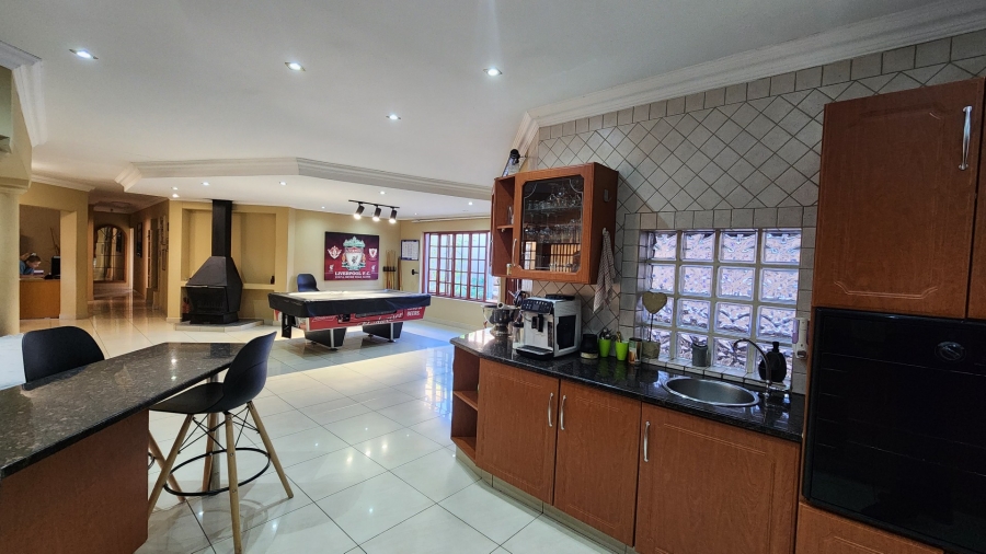 To Let 5 Bedroom Property for Rent in Greenstone Hill Gauteng