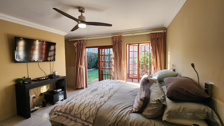 To Let 5 Bedroom Property for Rent in Greenstone Hill Gauteng