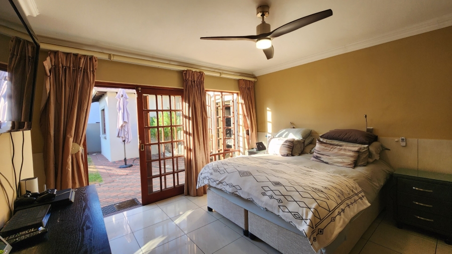 To Let 5 Bedroom Property for Rent in Greenstone Hill Gauteng