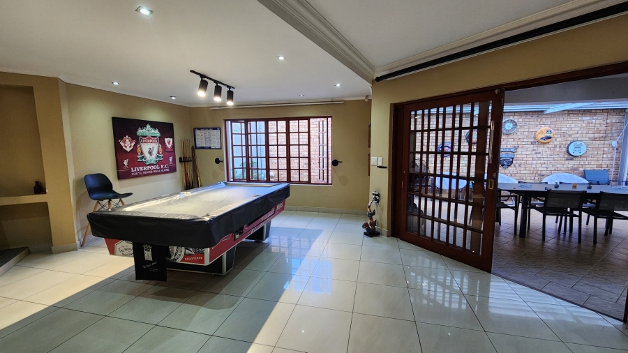 To Let 5 Bedroom Property for Rent in Greenstone Hill Gauteng