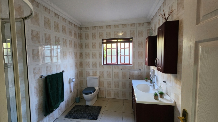 To Let 5 Bedroom Property for Rent in Greenstone Hill Gauteng