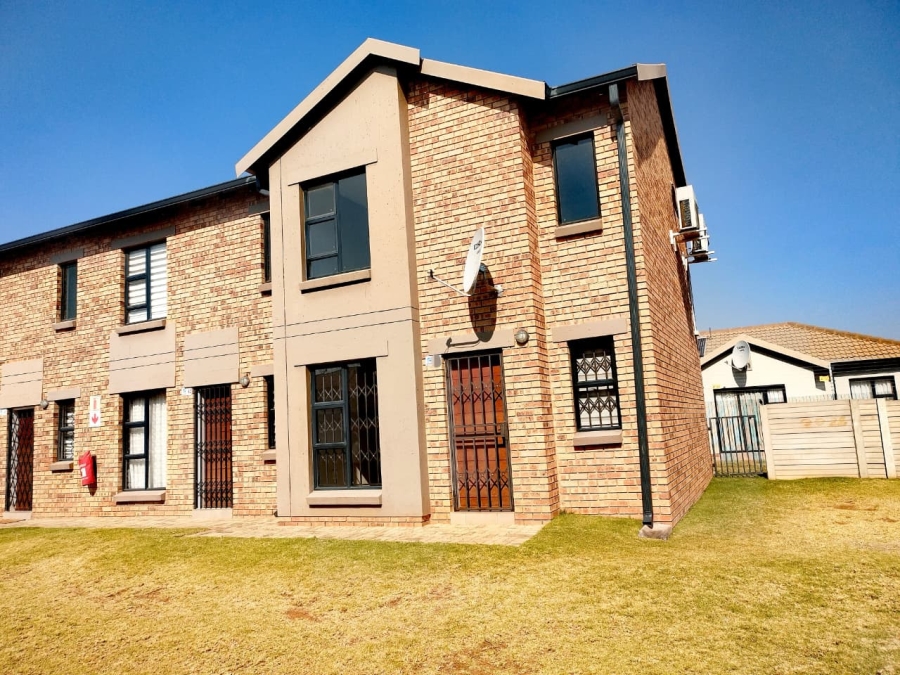 To Let 2 Bedroom Property for Rent in Albertsdal Gauteng
