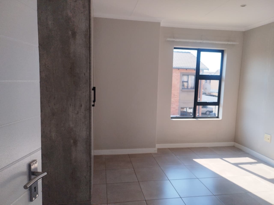 To Let 2 Bedroom Property for Rent in Albertsdal Gauteng