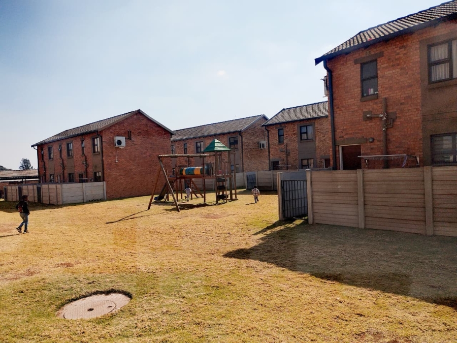 To Let 2 Bedroom Property for Rent in Albertsdal Gauteng