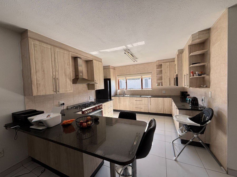 4 Bedroom Property for Sale in Helderwyk Gauteng