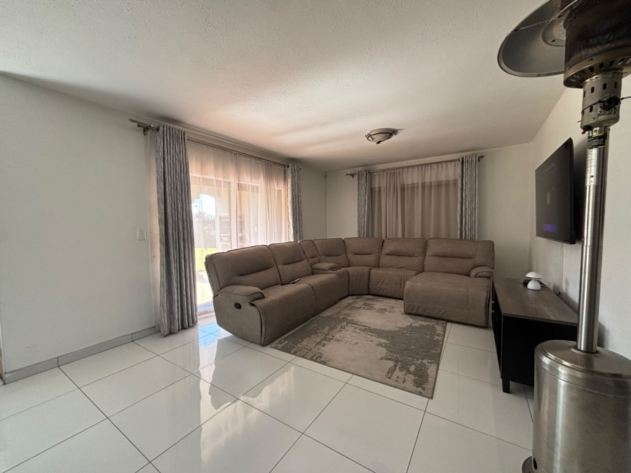 4 Bedroom Property for Sale in Helderwyk Gauteng