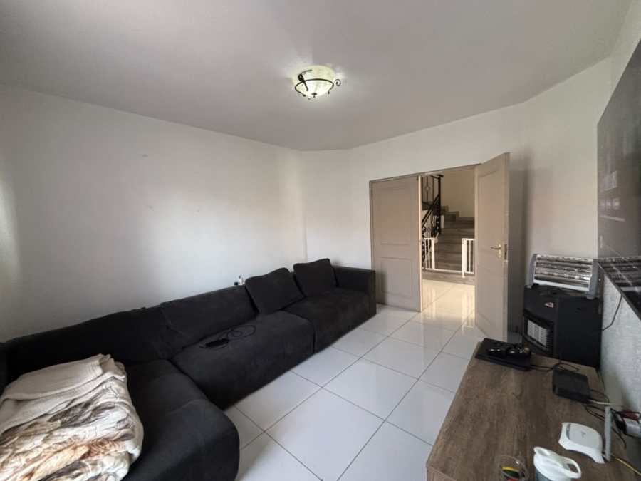 4 Bedroom Property for Sale in Helderwyk Gauteng
