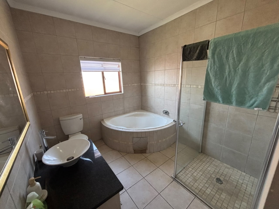 4 Bedroom Property for Sale in Helderwyk Gauteng