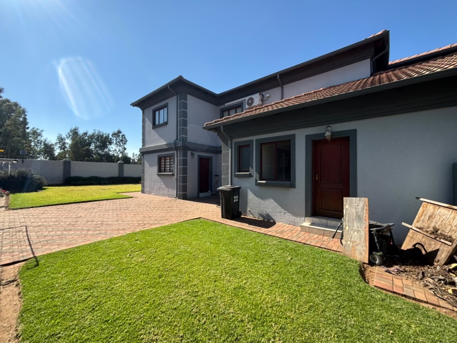 4 Bedroom Property for Sale in Helderwyk Gauteng