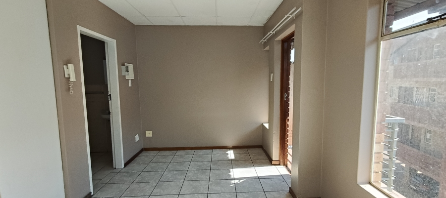 To Let 1 Bedroom Property for Rent in Richmond Gauteng