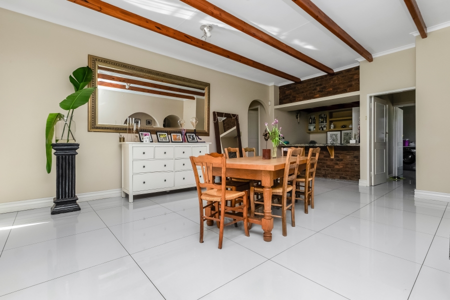 To Let 4 Bedroom Property for Rent in Morningside Ext 40 Gauteng