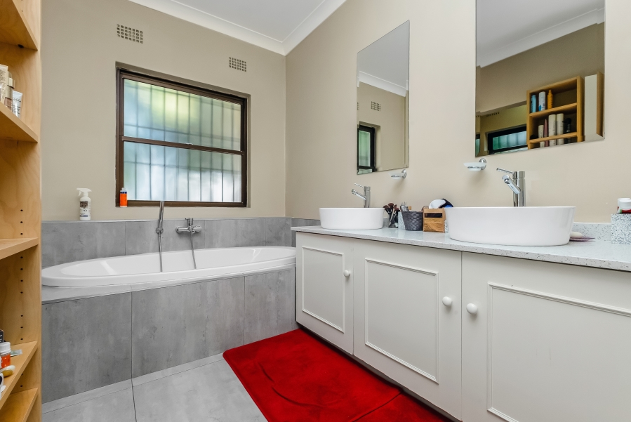 To Let 4 Bedroom Property for Rent in Morningside Ext 40 Gauteng