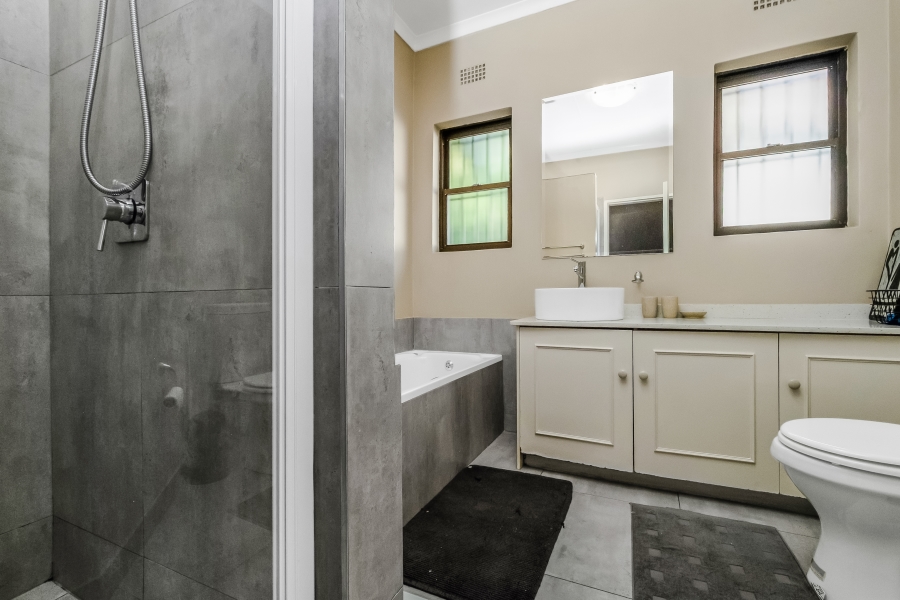 To Let 4 Bedroom Property for Rent in Morningside Ext 40 Gauteng