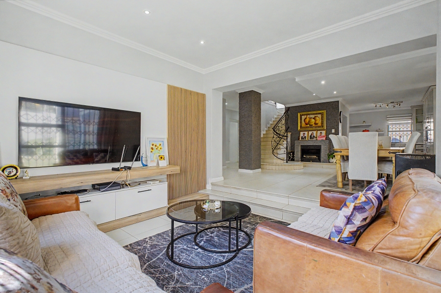 5 Bedroom Property for Sale in Beverley Gauteng