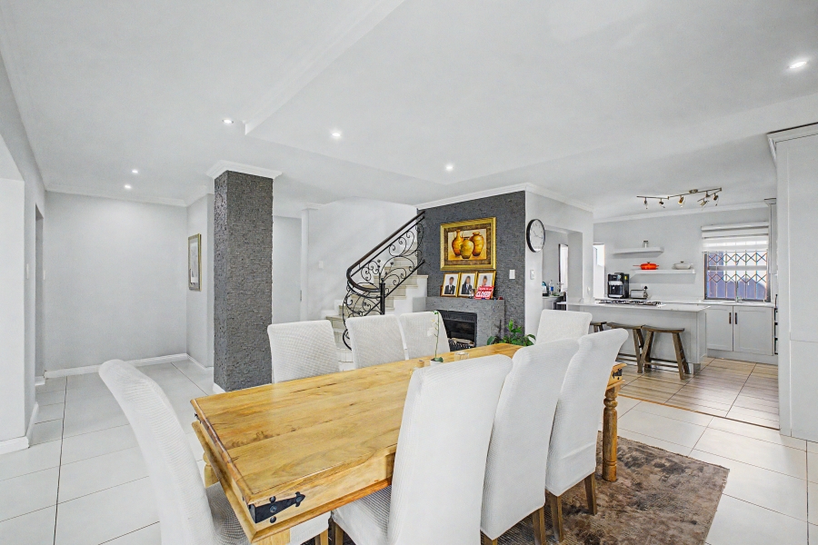 5 Bedroom Property for Sale in Beverley Gauteng