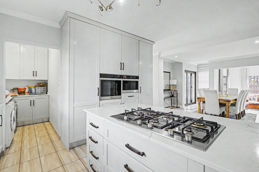 5 Bedroom Property for Sale in Beverley Gauteng