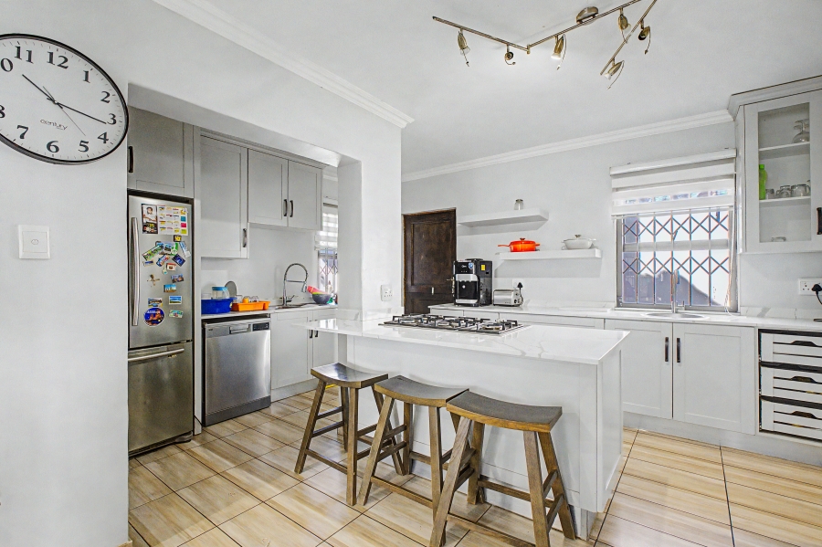 5 Bedroom Property for Sale in Beverley Gauteng