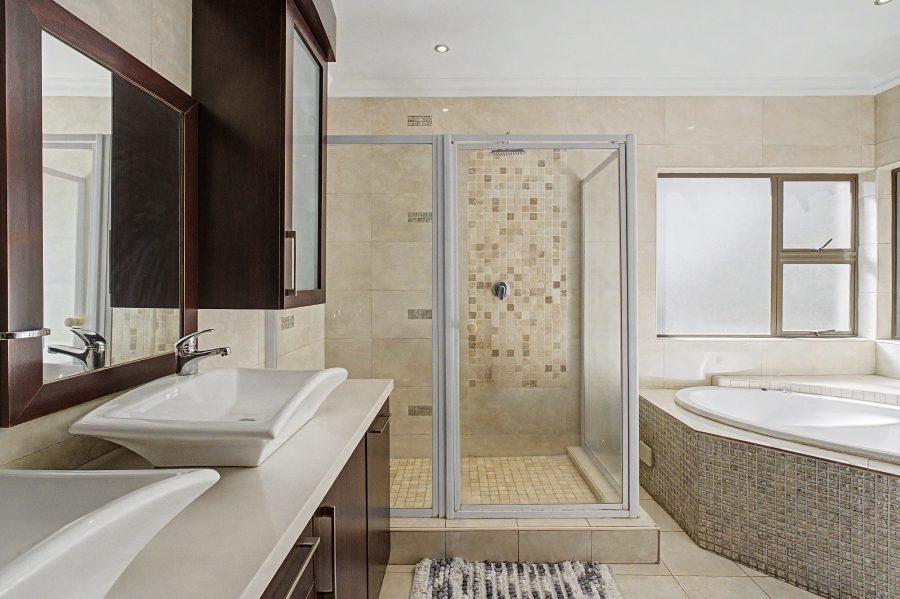 5 Bedroom Property for Sale in Beverley Gauteng