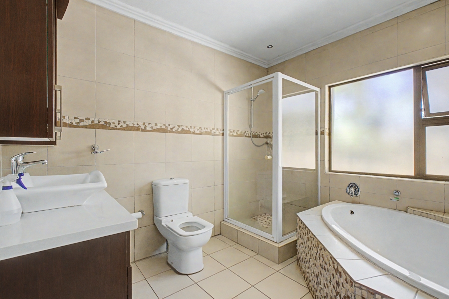 5 Bedroom Property for Sale in Beverley Gauteng