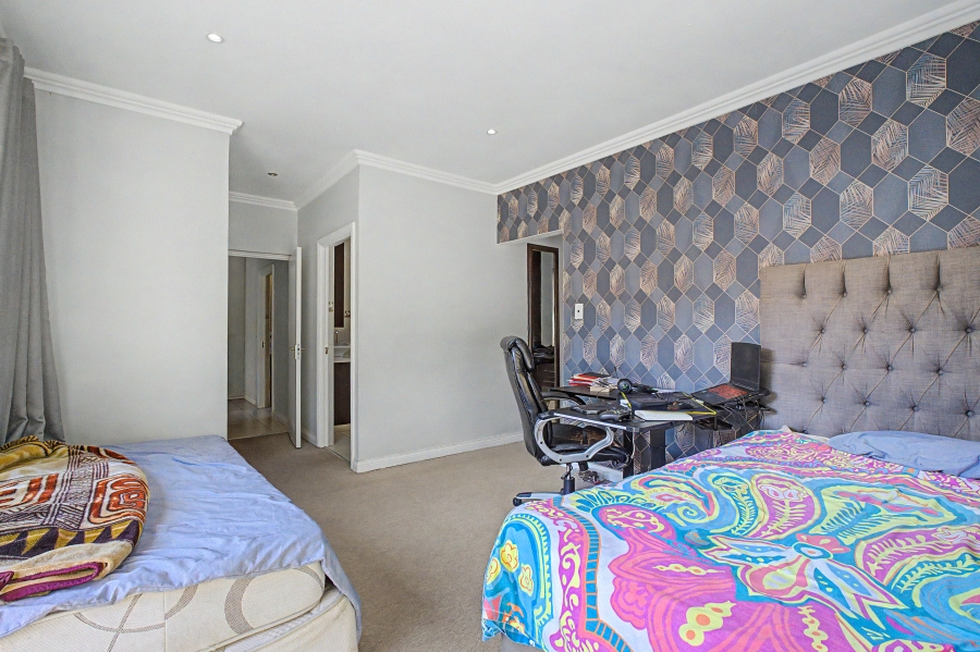 5 Bedroom Property for Sale in Beverley Gauteng