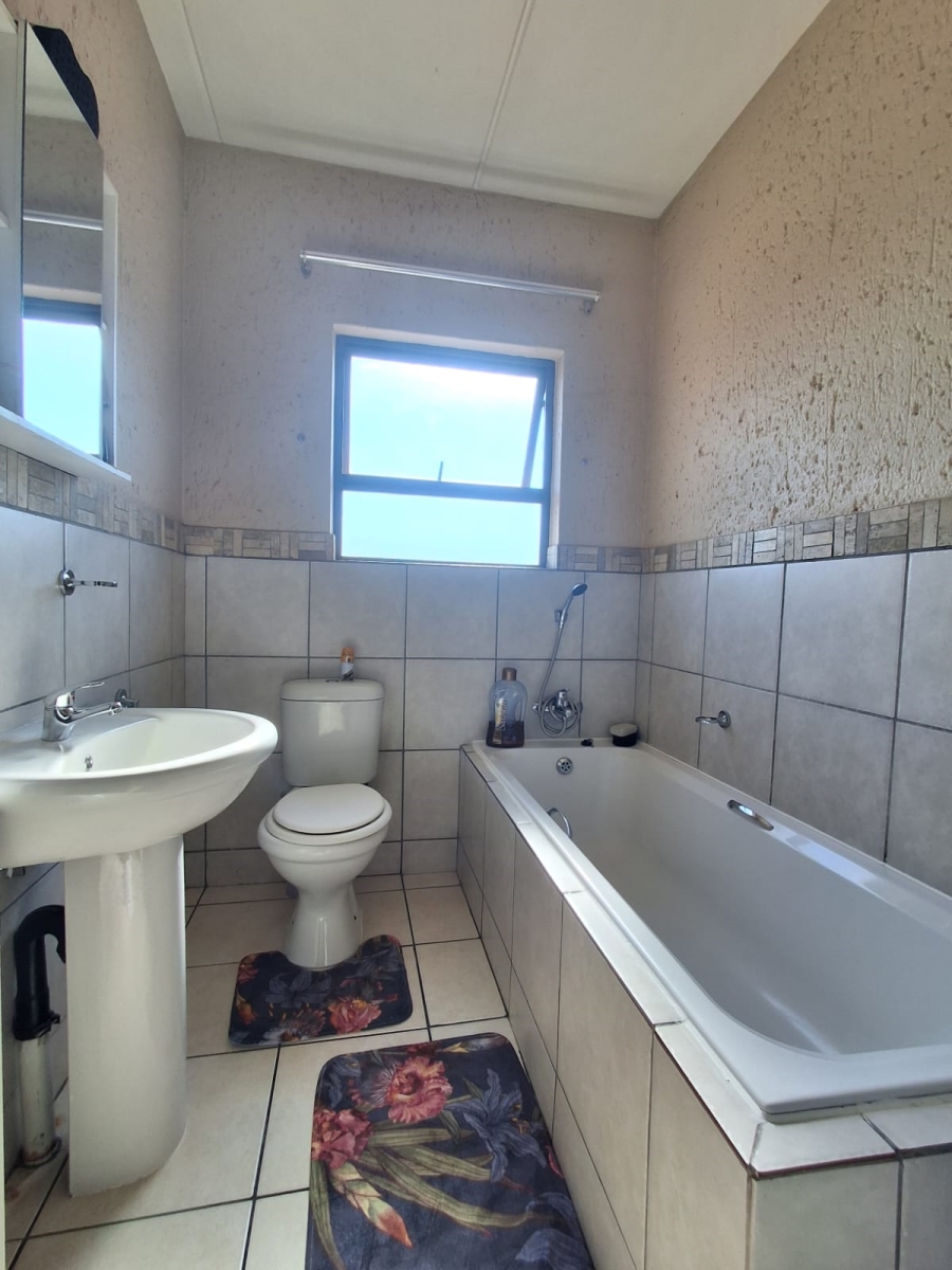 2 Bedroom Property for Sale in Three Rivers Gauteng